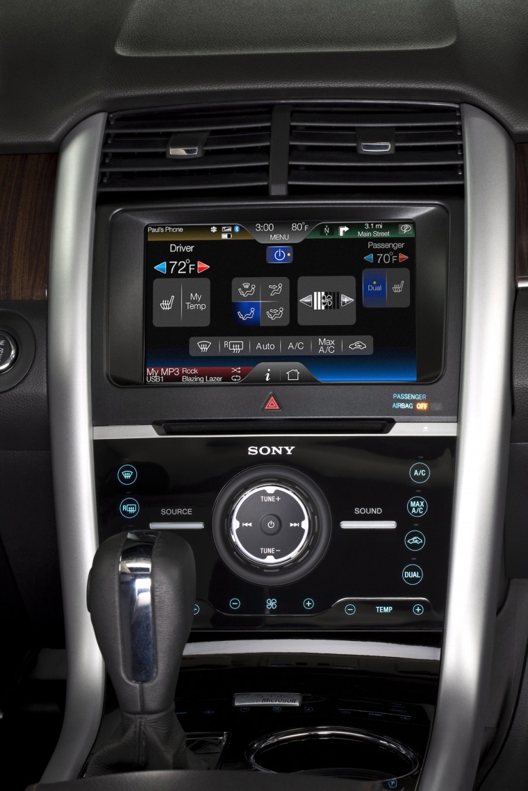 2013 Ford Edge Limited Center Stack Picture