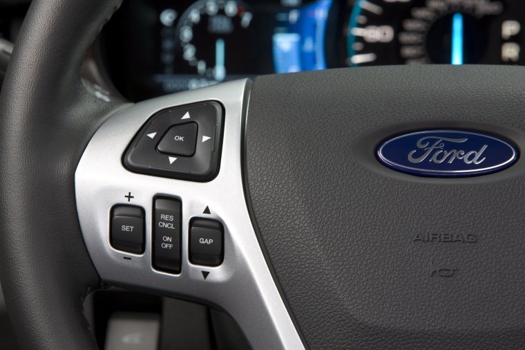 2014 Ford Edge Limited Steering-Wheel Controls Picture