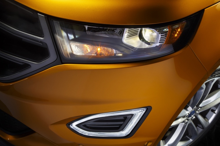 2016 Ford Edge Sport Headlight Picture