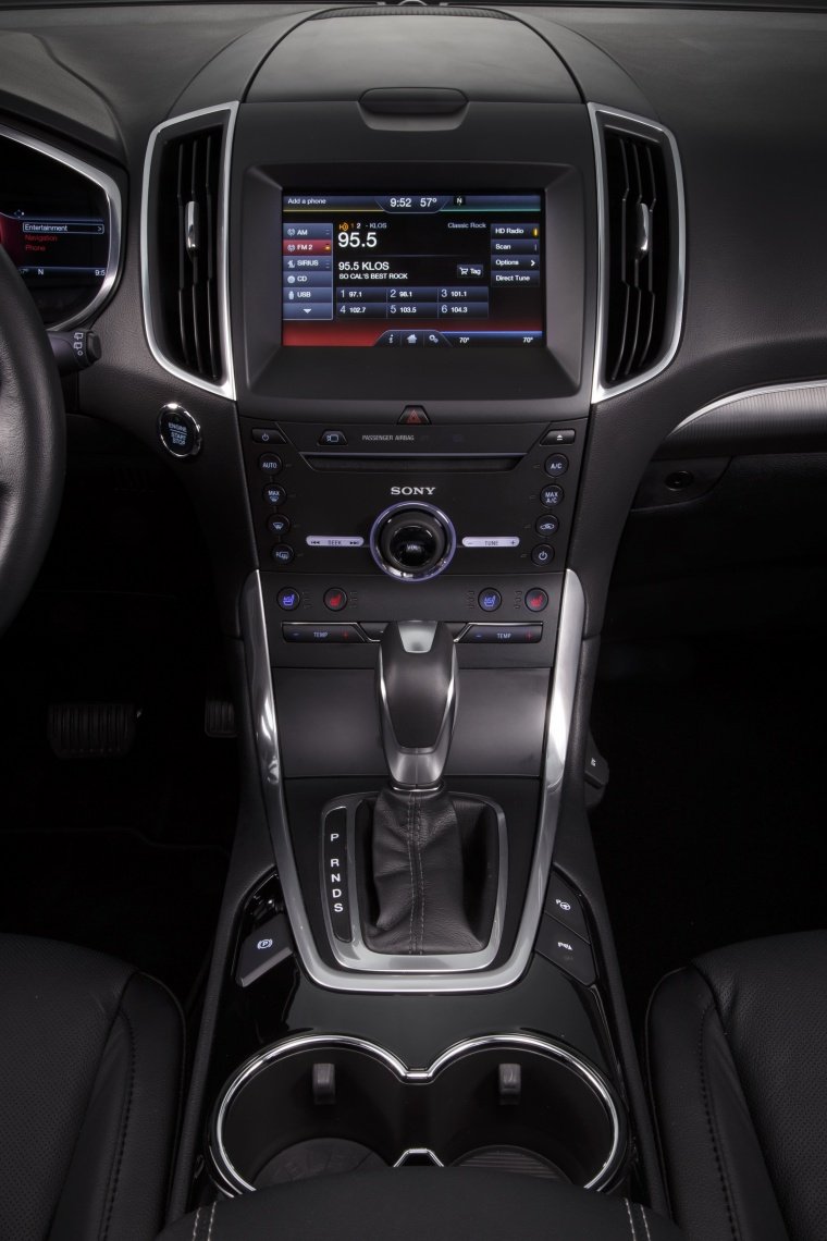 2017 Ford Edge Titanium Center Stack Picture
