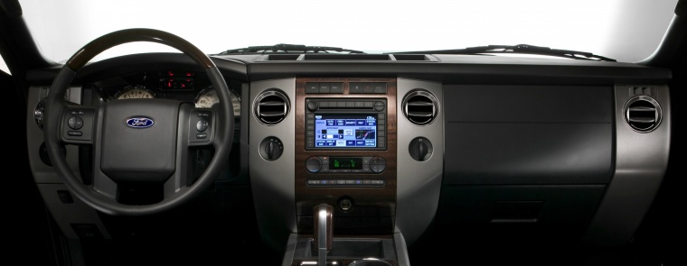 2010 Ford Expedition Cockpit Picture