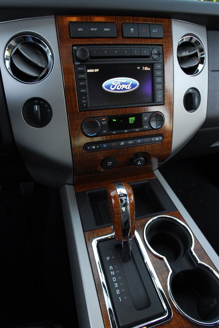 2013 Ford Expedition Center Stack Picture