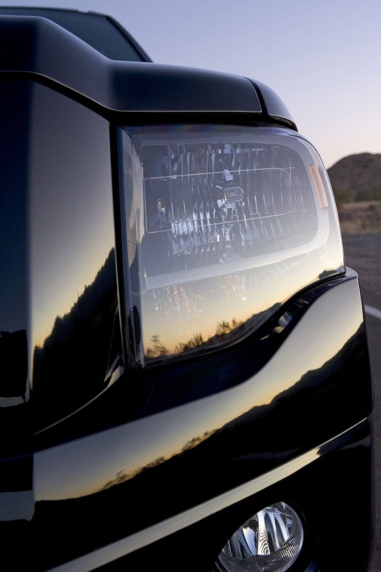 2014 Ford Expedition Headlight Picture