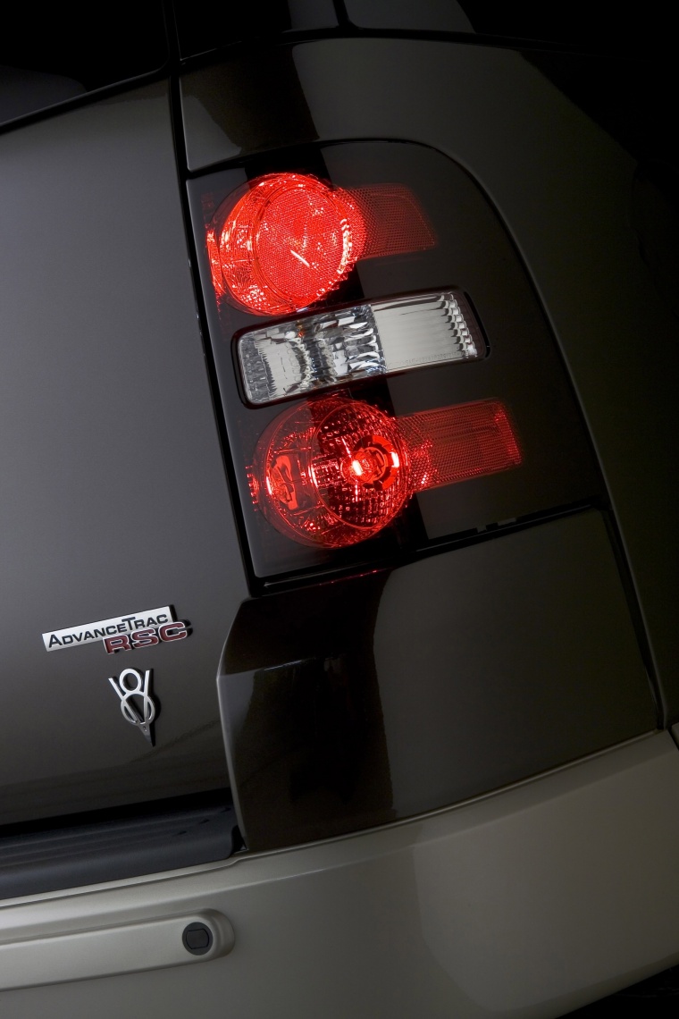 2010 Ford Explorer Tail Light Picture