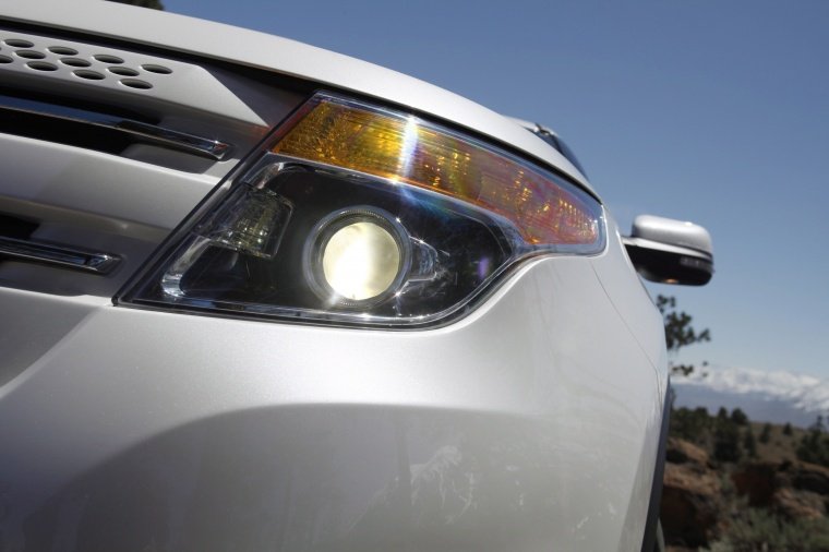 2012 Ford Explorer Limited 4WD Headlight Picture