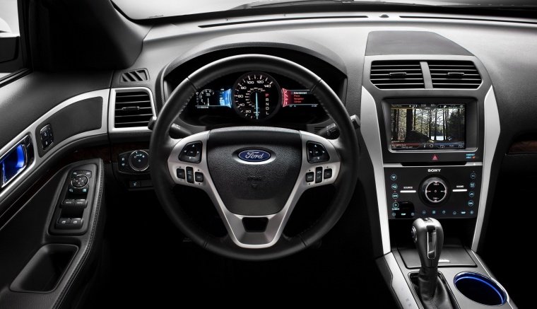 2014 Ford Explorer Limited 4WD Cockpit Picture