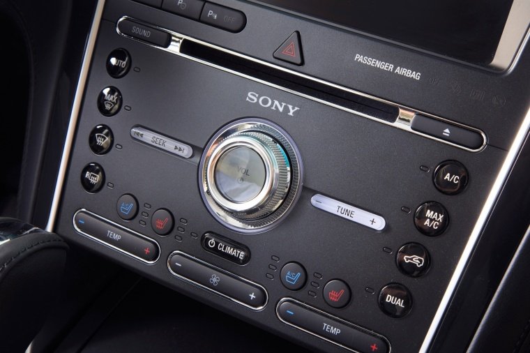 2016 Ford Explorer Platinum 4WD Center Stack Picture