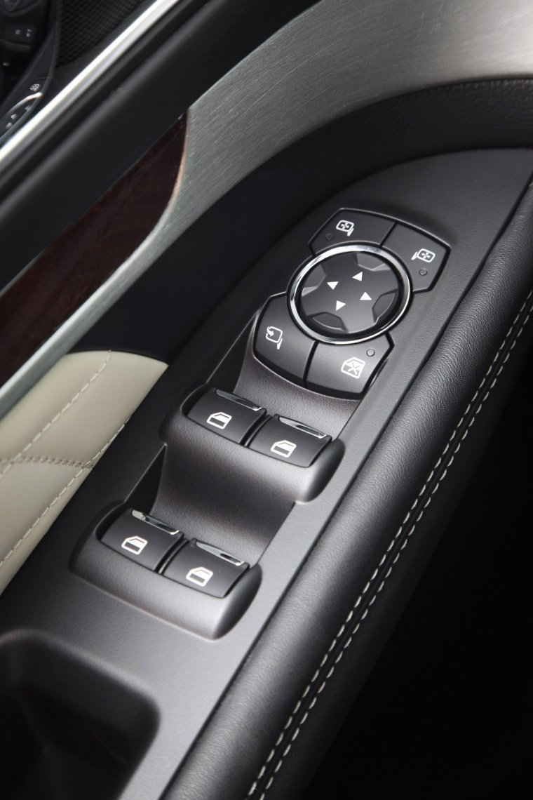 2017 Ford Explorer Platinum 4WD Window Controls Picture
