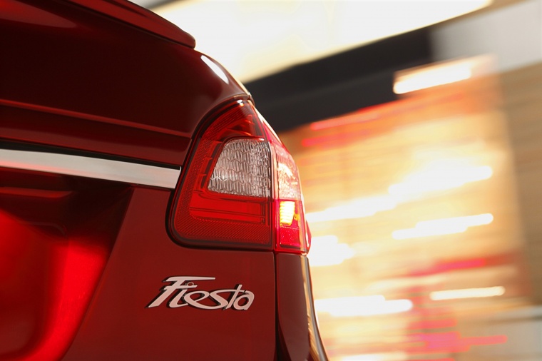 2011 Ford Fiesta Sedan Tail Light Picture