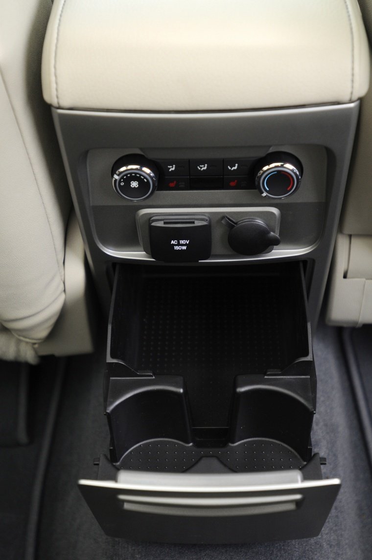 2012 Ford Flex Cupholders Picture