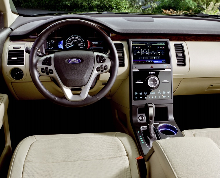 2013 Ford Flex SEL Cockpit Picture