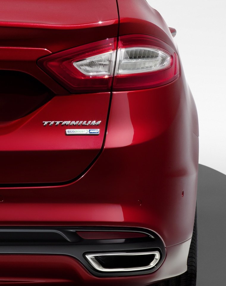 2013 Ford Fusion Titanium AWD Tail Light Picture