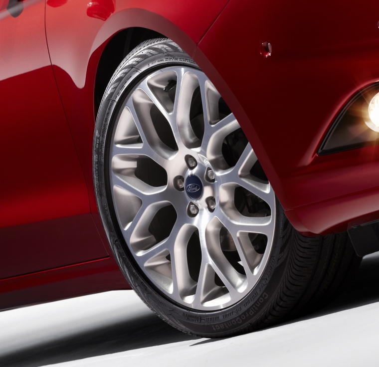 2013 Ford Fusion Titanium AWD Rim Picture