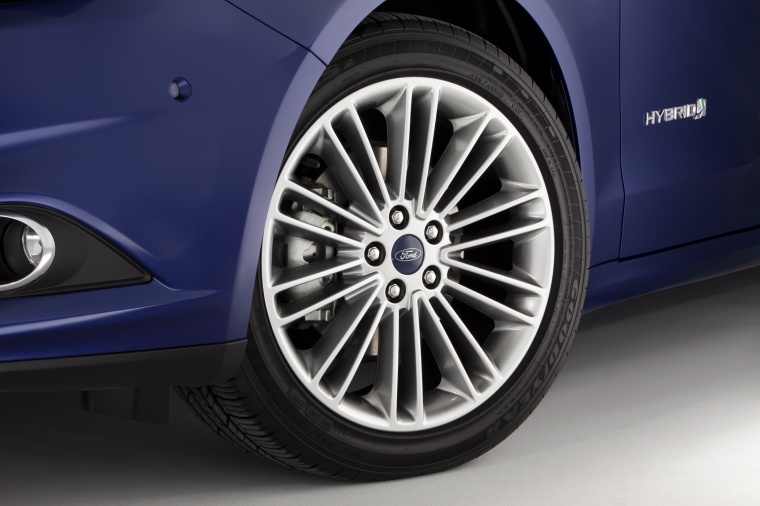 2013 Ford Fusion Hybrid SE Rim Picture