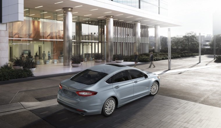 2013 Ford Fusion Hybrid SE Picture