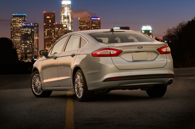 2015 Ford Fusion Hybrid SE Picture