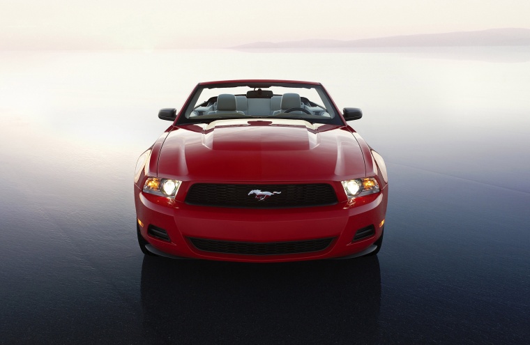 2010 Ford Mustang GT Convertible Picture