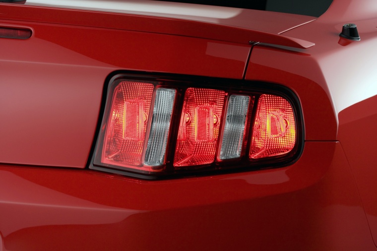 2010 Ford Mustang GT Tail Light Picture