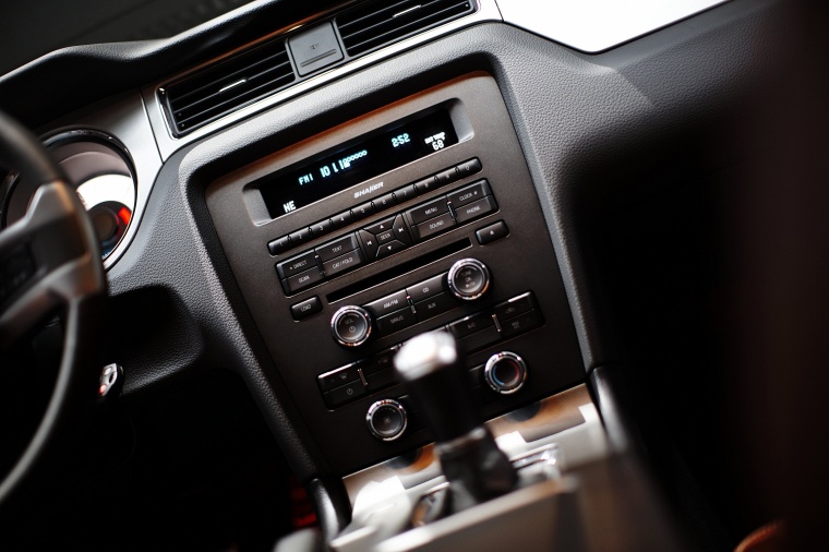 2010 Ford Mustang GT Center Stack Picture