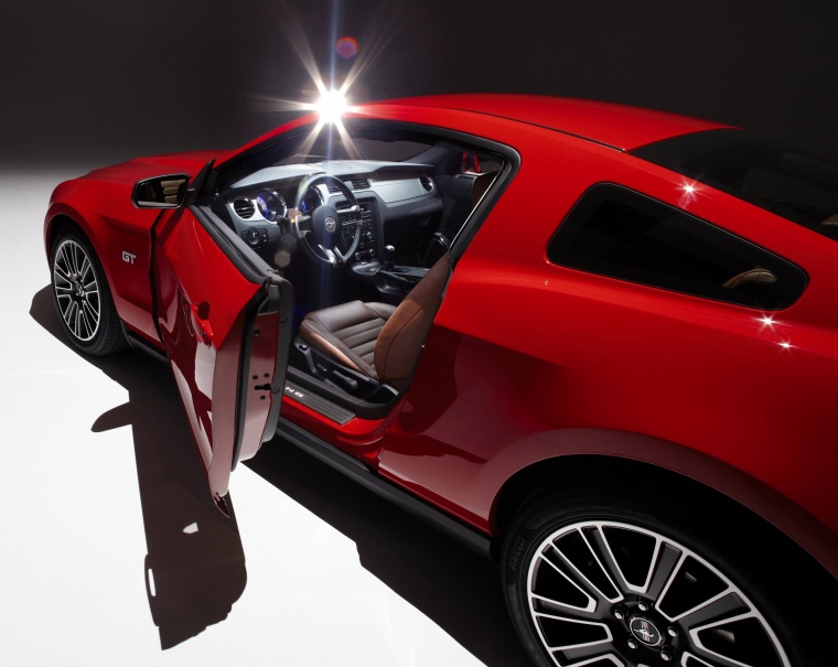 2010 Ford Mustang GT Coupe Interior Picture
