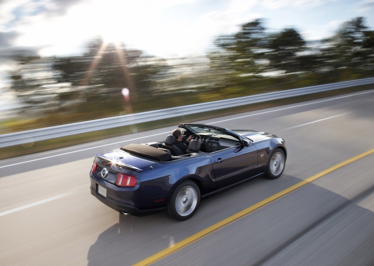 2010 Ford Mustang GT Convertible Picture