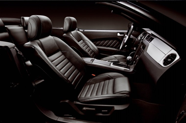 2013 Ford Mustang GT Coupe Front Seats Picture