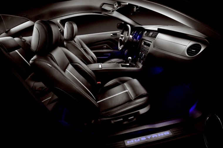 2013 Ford Mustang GT Coupe Front Seats Picture