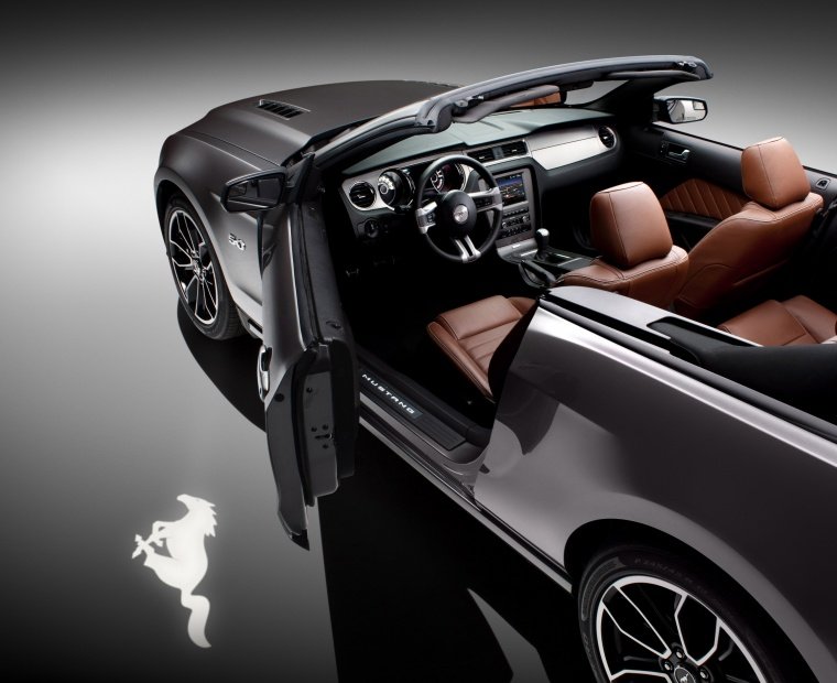2013 Ford Mustang Convertible Interior Picture