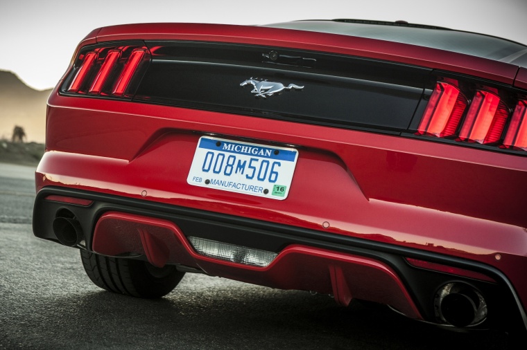 2015 Ford Mustang EcoBoost Fastback Rear Fascia Picture