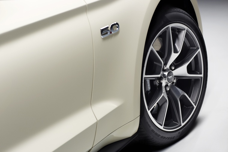 2016 Ford Mustang EcoBoost Fastback Rim Picture