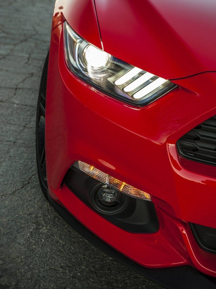 2017 Ford Mustang EcoBoost Fastback Headlight Picture