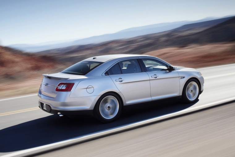 2010 Ford Taurus SHO Picture