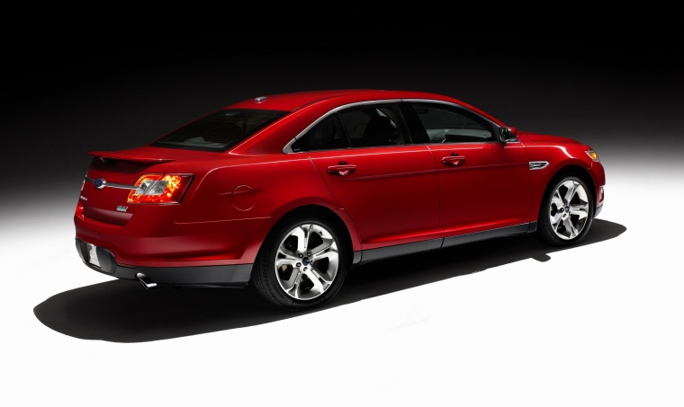 2010 Ford Taurus SHO Picture