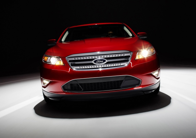 2010 Ford Taurus SHO Picture