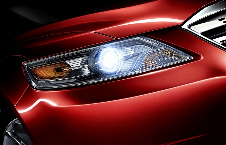 2010 Ford Taurus SHO Headlight Picture