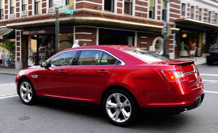 2010 Ford Taurus SHO Picture