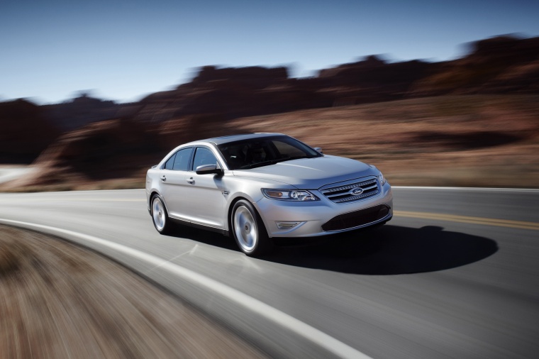 2010 Ford Taurus SHO Picture