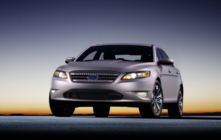 2010 Ford Taurus Limited Picture