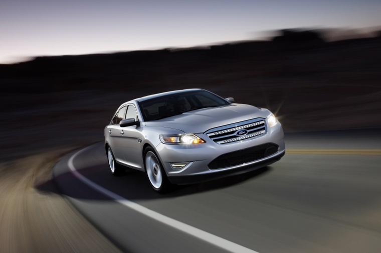 2010 Ford Taurus SHO Picture