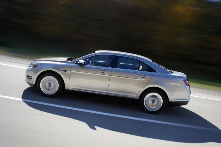 2010 Ford Taurus Limited Picture