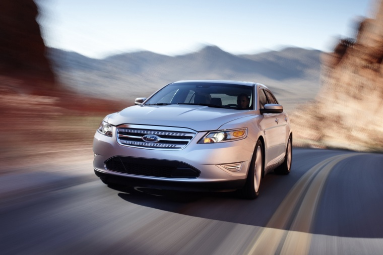 2010 Ford Taurus SHO Picture