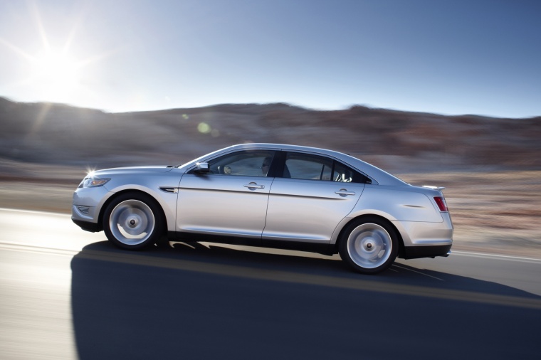 2010 Ford Taurus SHO Picture