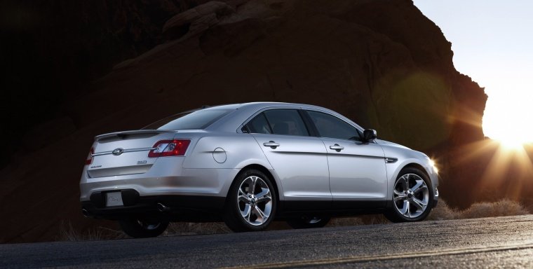 2012 Ford Taurus SHO Picture