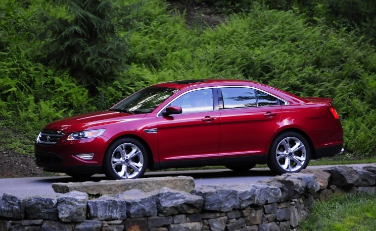 2012 Ford Taurus SHO Picture