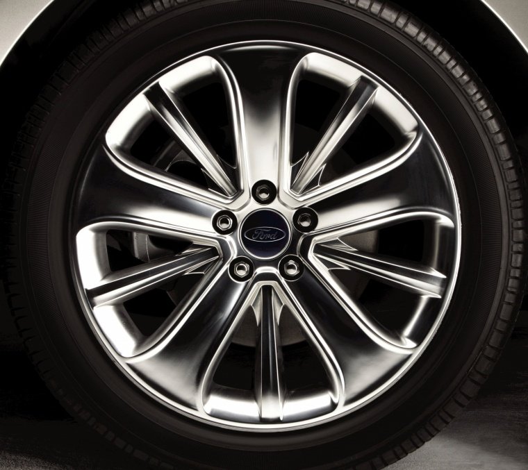 2012 Ford Taurus Rim Picture