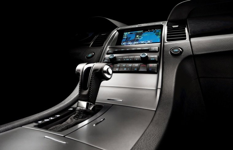 2012 Ford Taurus Center Console Picture