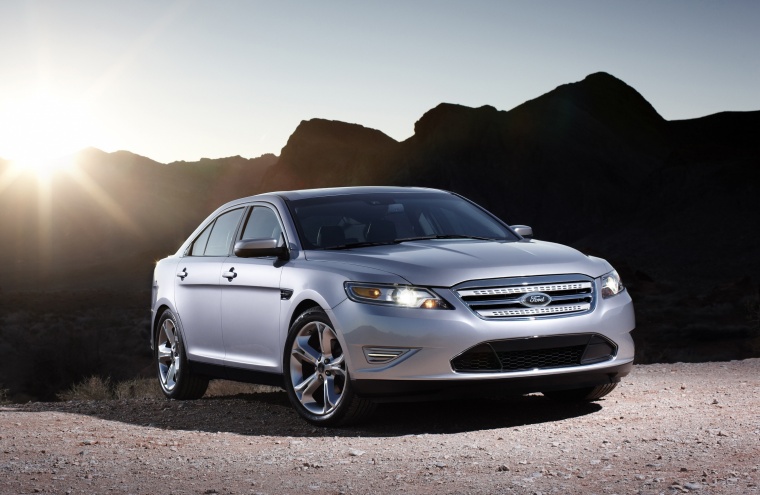 2012 Ford Taurus SHO Picture