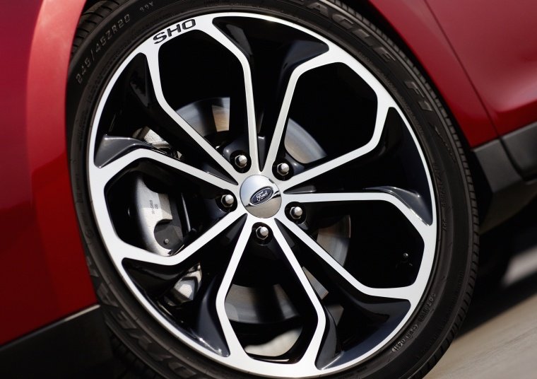 2014 Ford Taurus SHO Sedan Rim Picture