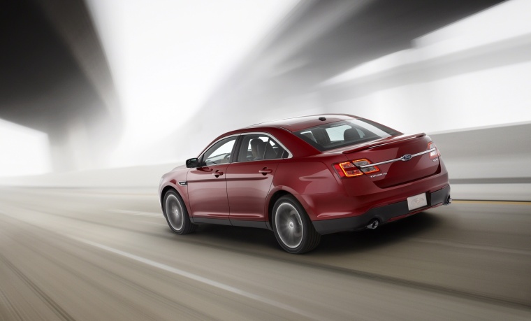 2015 Ford Taurus SHO Sedan Picture