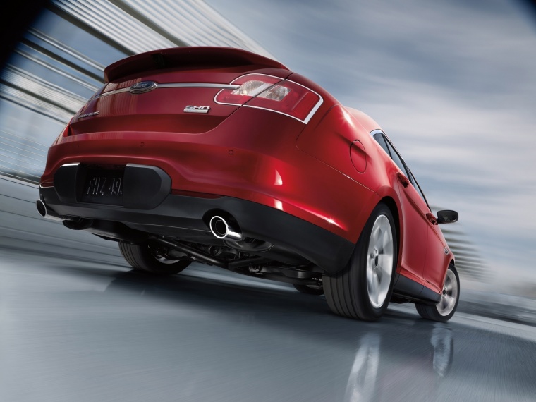 2018 Ford Taurus SHO Sedan Picture